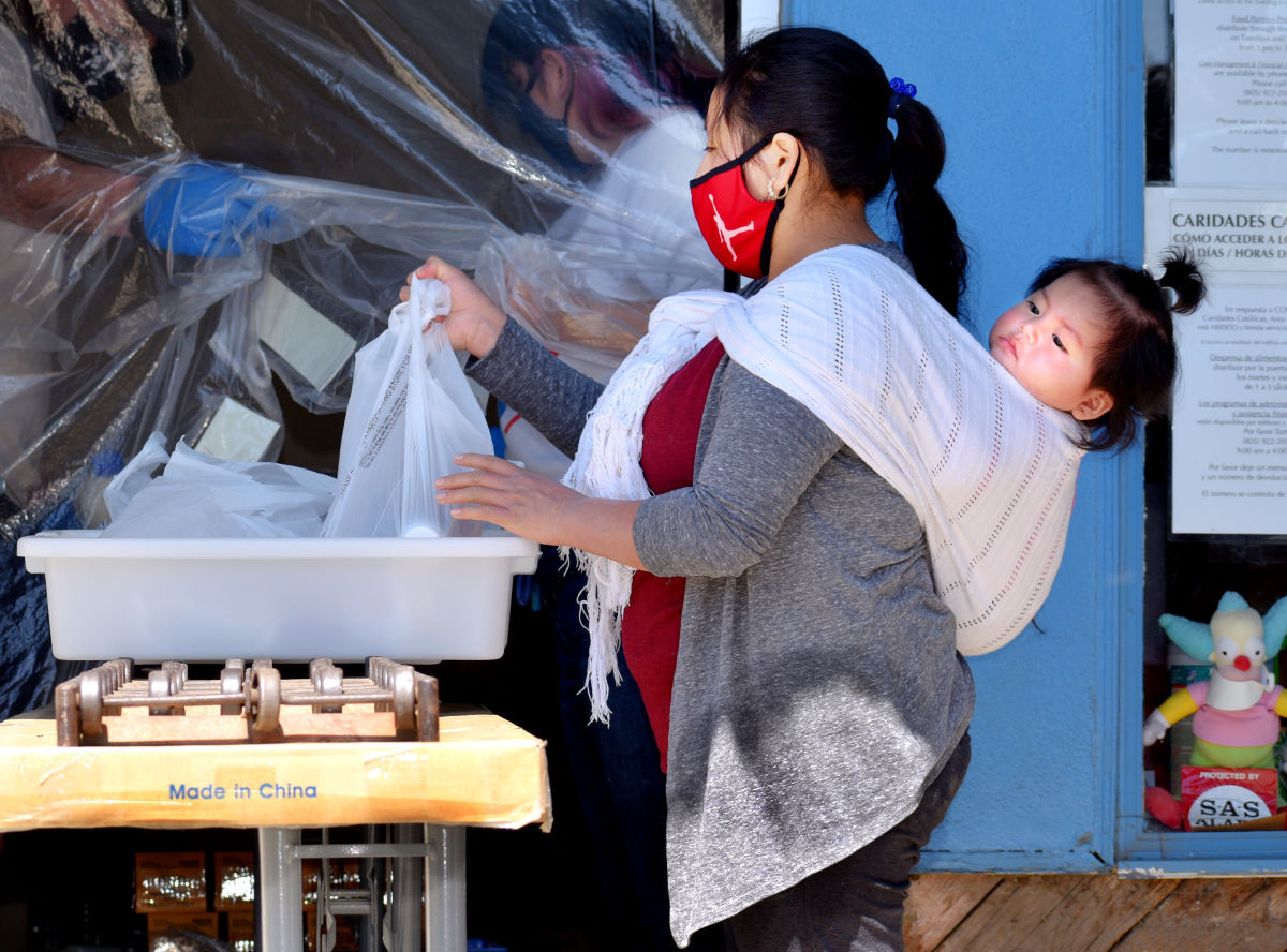 033021-smt-news-foodbank-pandemic-anniversary-003